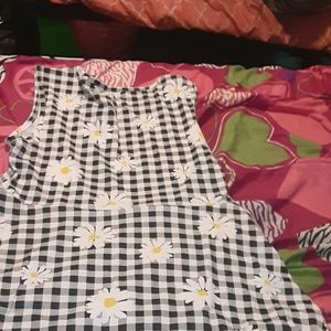 Checkered dress with Daisy's